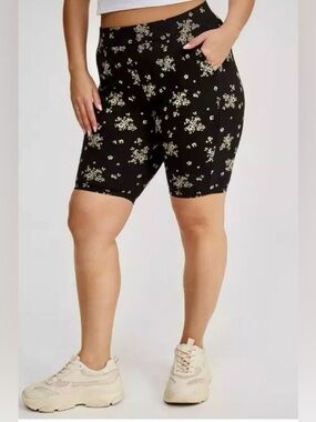 Torrid Black Floral Floral 9” Bike Shorts - Size 2X - NWOT